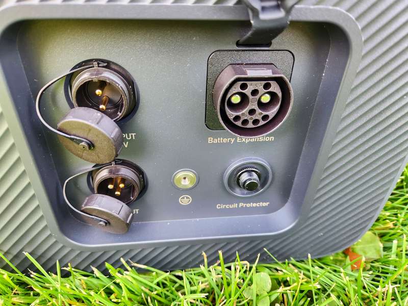 BLUETTI AC200L charging inputs.