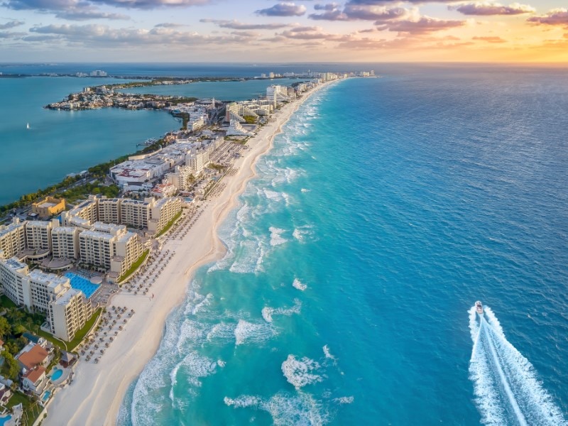 Hotel-Zone-Strip-Cancun